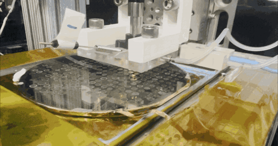 Animated overview of the automated operando spectroscopy workflow